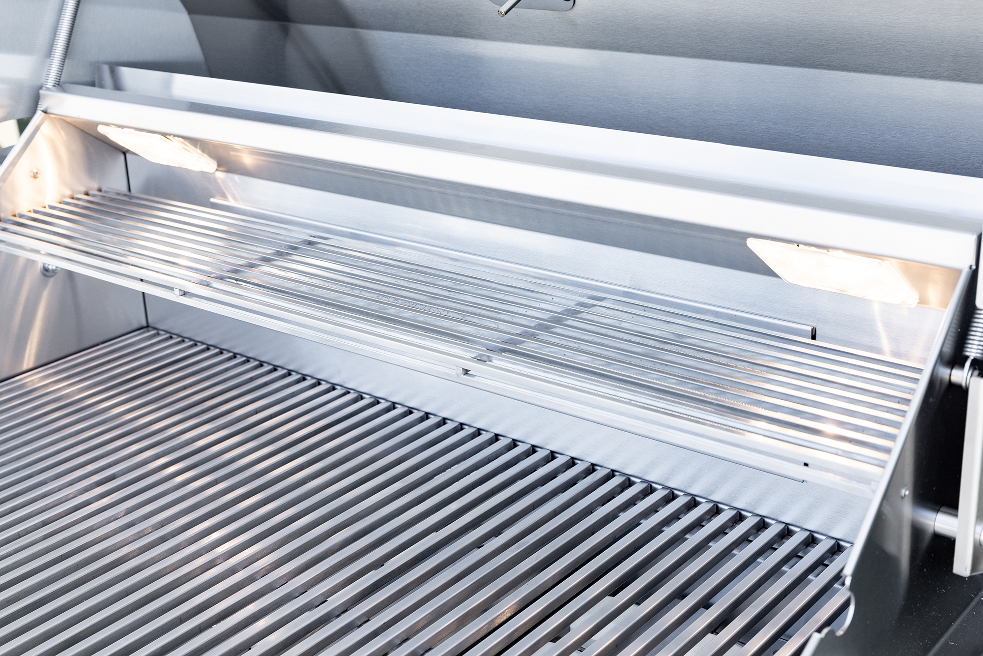 Summerset Sizzler Pro Grill -32" Choose from Natural Gas or Liquid Propane